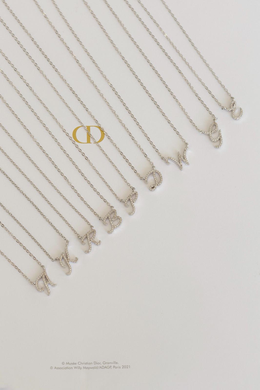 Colar Letra Cravejada Ródio Branco