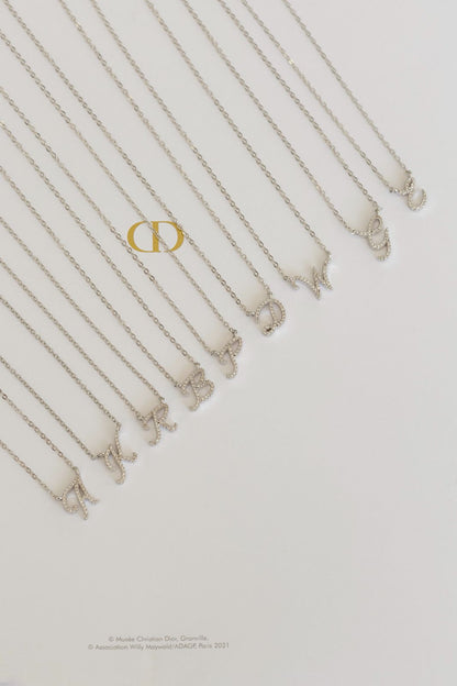 Colar Letra Cravejada Ródio Branco