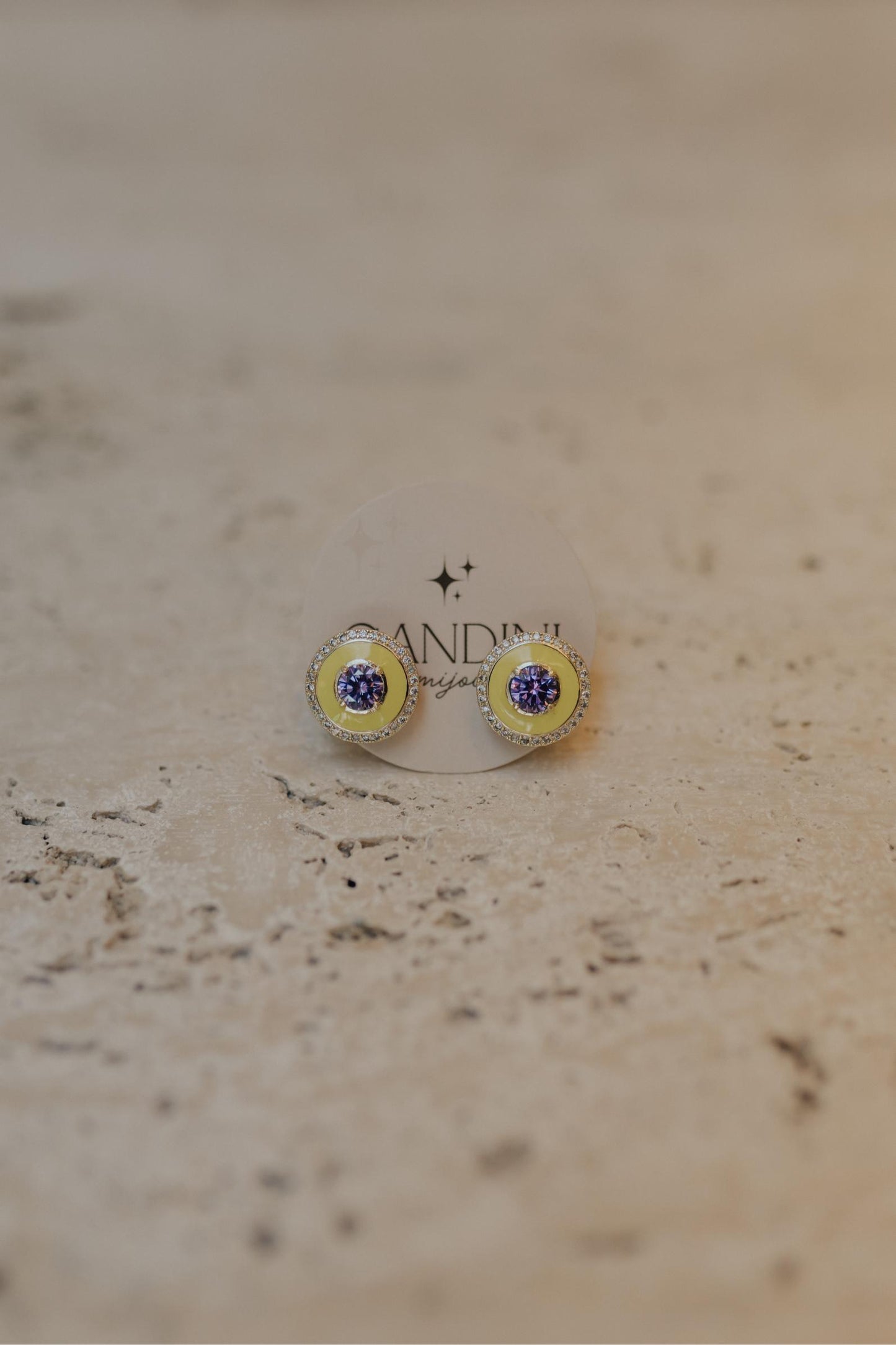 Brinco Rainbow Cravejado Esmaltado Dourado