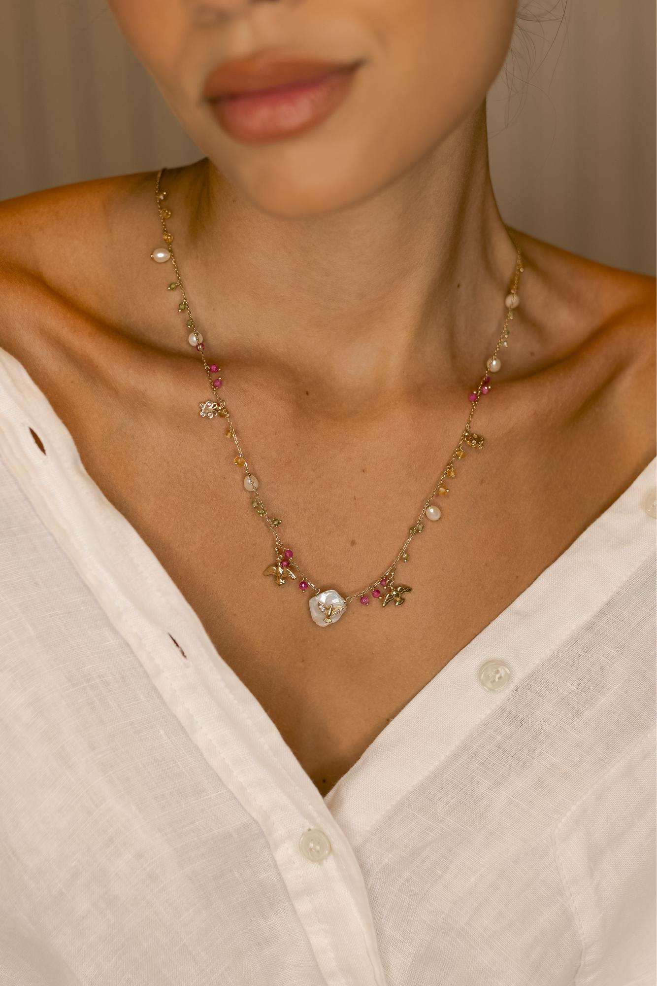 Colar Escapulário Pedras com Pérola Espírito Santo Dourado