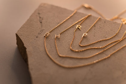 Choker Letra Dourado