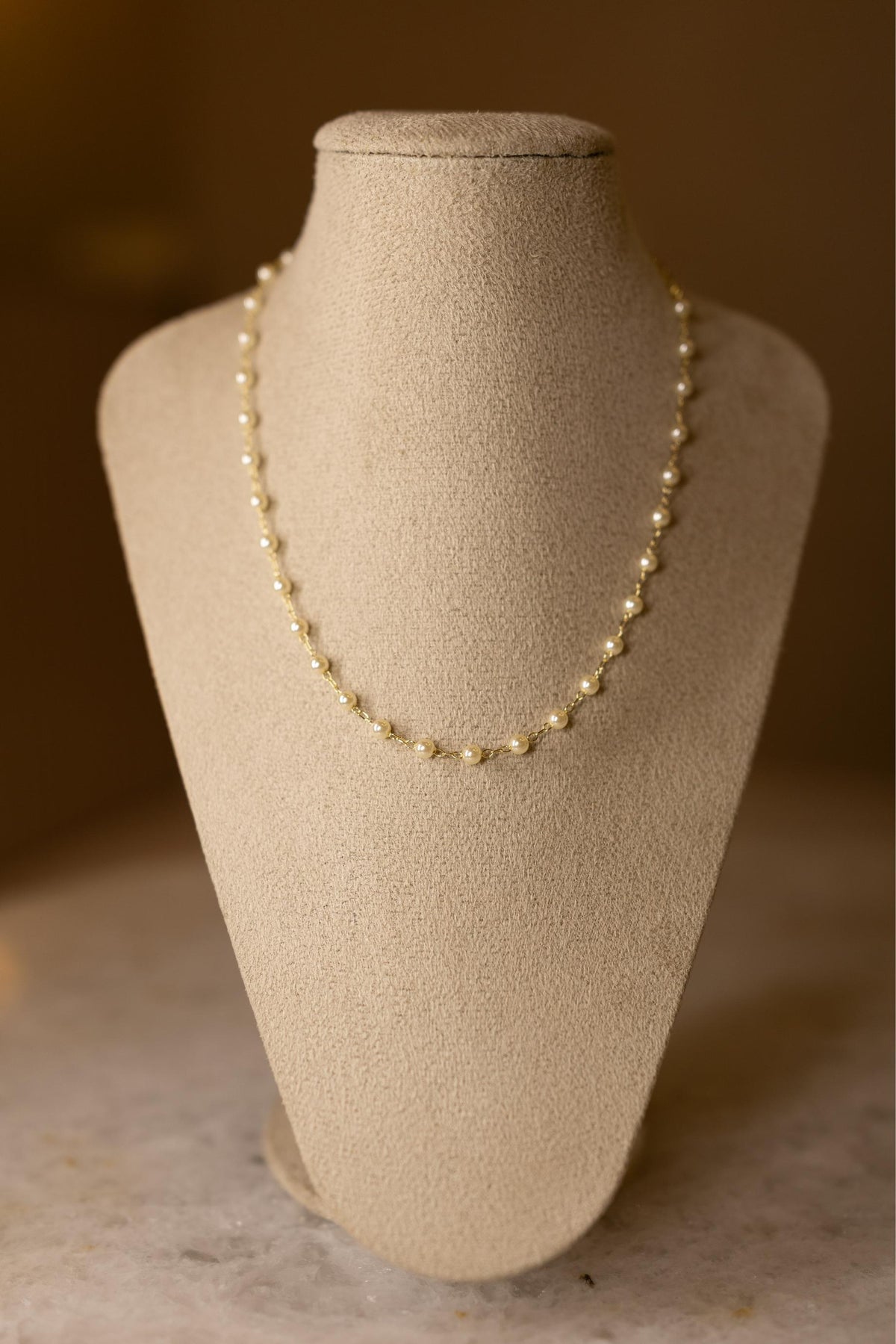 Colar Choker de Pérolas 4mm Dourado