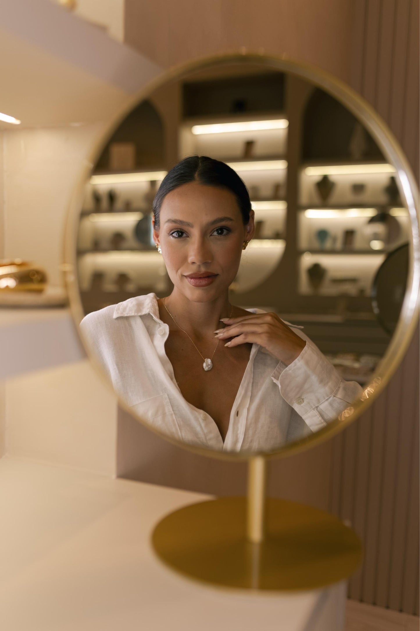 Colar Pingente de Pérola Barroca com Zircônia Dourado