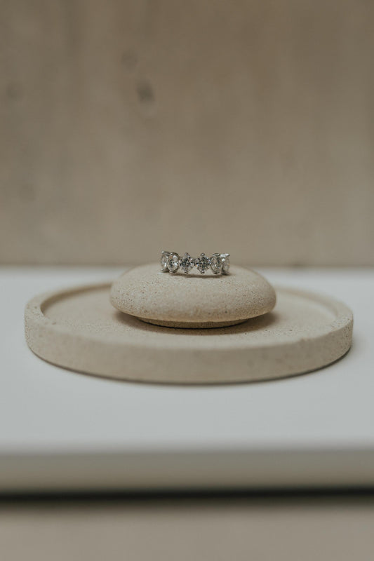 Anel Meia Aliança 6 Pontos de Luz Moissanite Prata 925 Ródio Branco