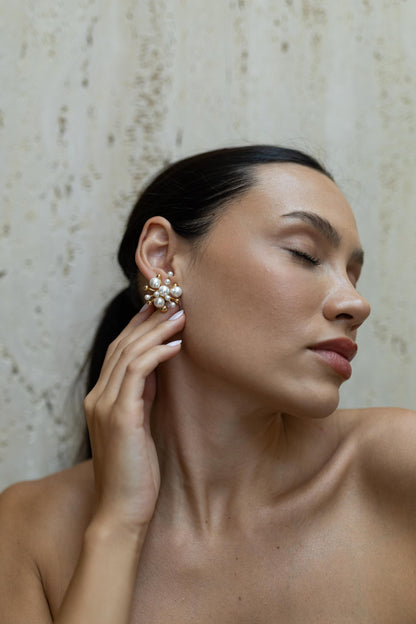 Brinco Explosão de Pérolas Dourado