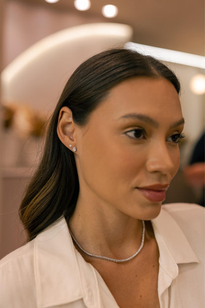 Brinco Mini Gota Cristal Borda Cravejada Ródio Branco