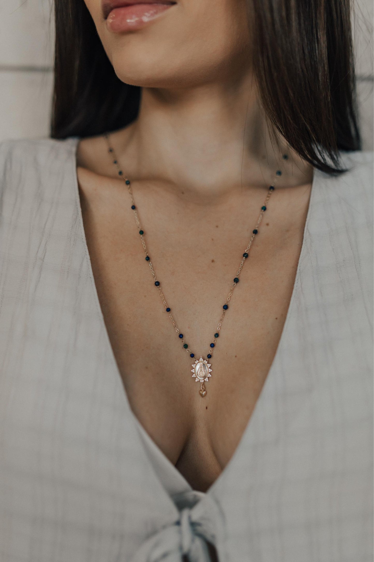 Colar Escapulário Pedras Naturais Nossa Senhora Aparecida Dourado