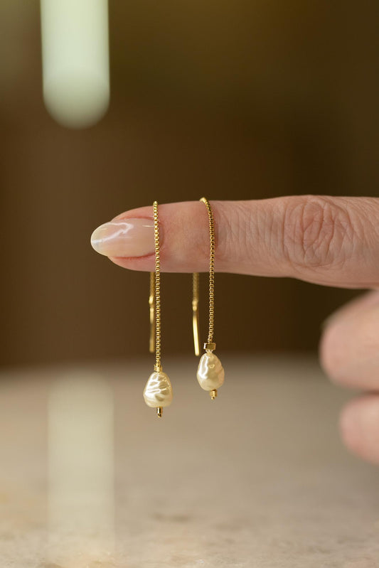 Brinco Fio Pérola Pêndulo Dourado
