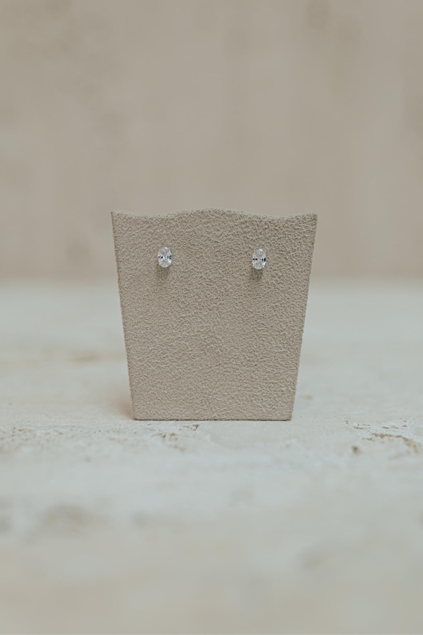 Brinco Solitário Mini Oval Prata 925 Ródio Branco