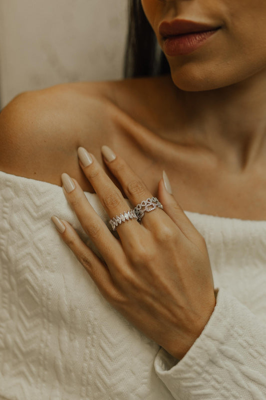 Anel Elos Vazados Cravejados e Lisos Ródio Branco