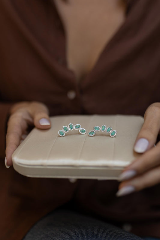 Brinco Ear Cuff Oval Esmeralda Colombiana Ródio Branco