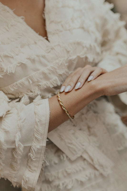 Bracelete Torcido Liso Dourado