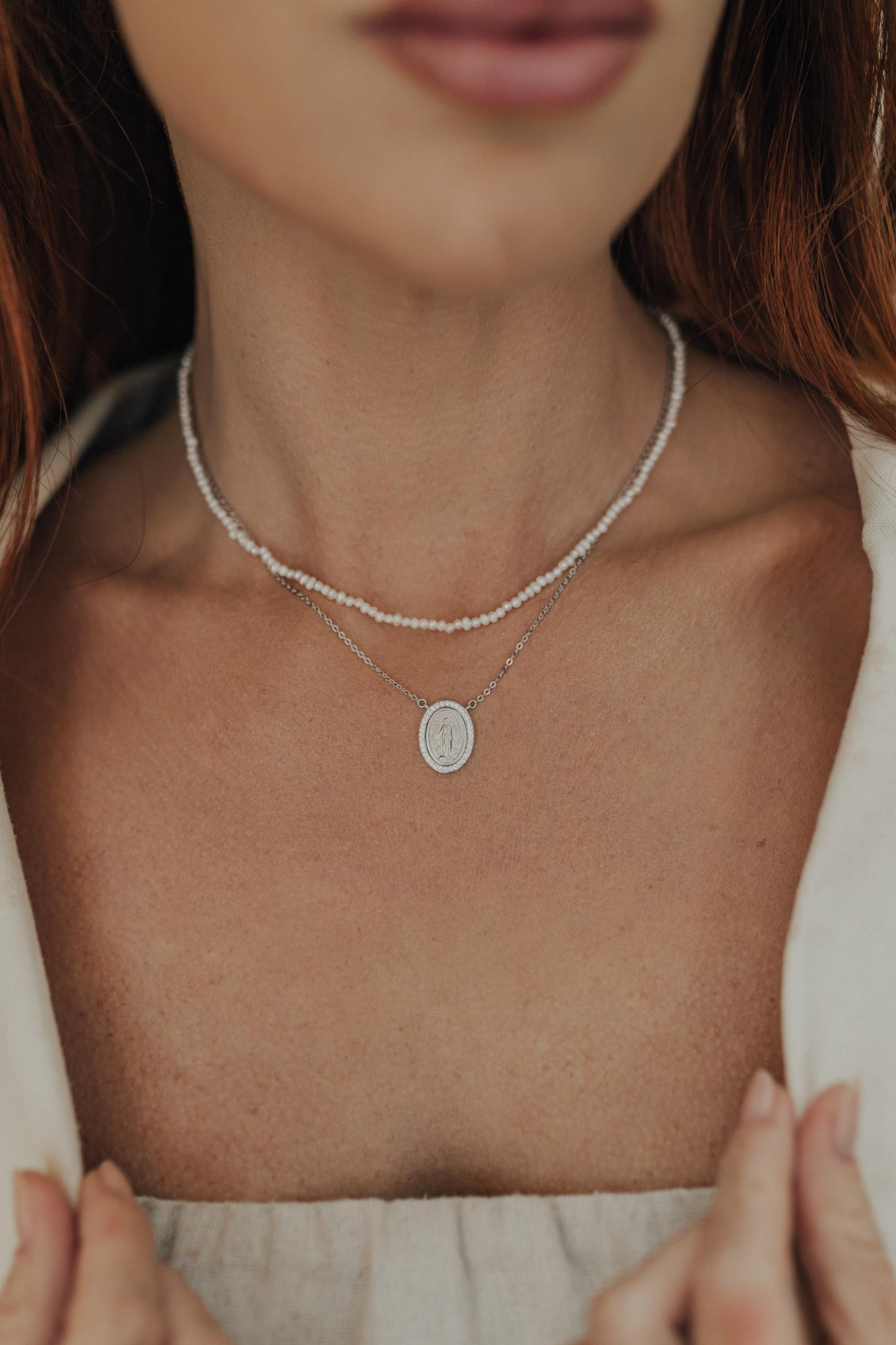 Colar Nossa Senhora das Graças Borda Cravejada Prata 925 Ródio Branco