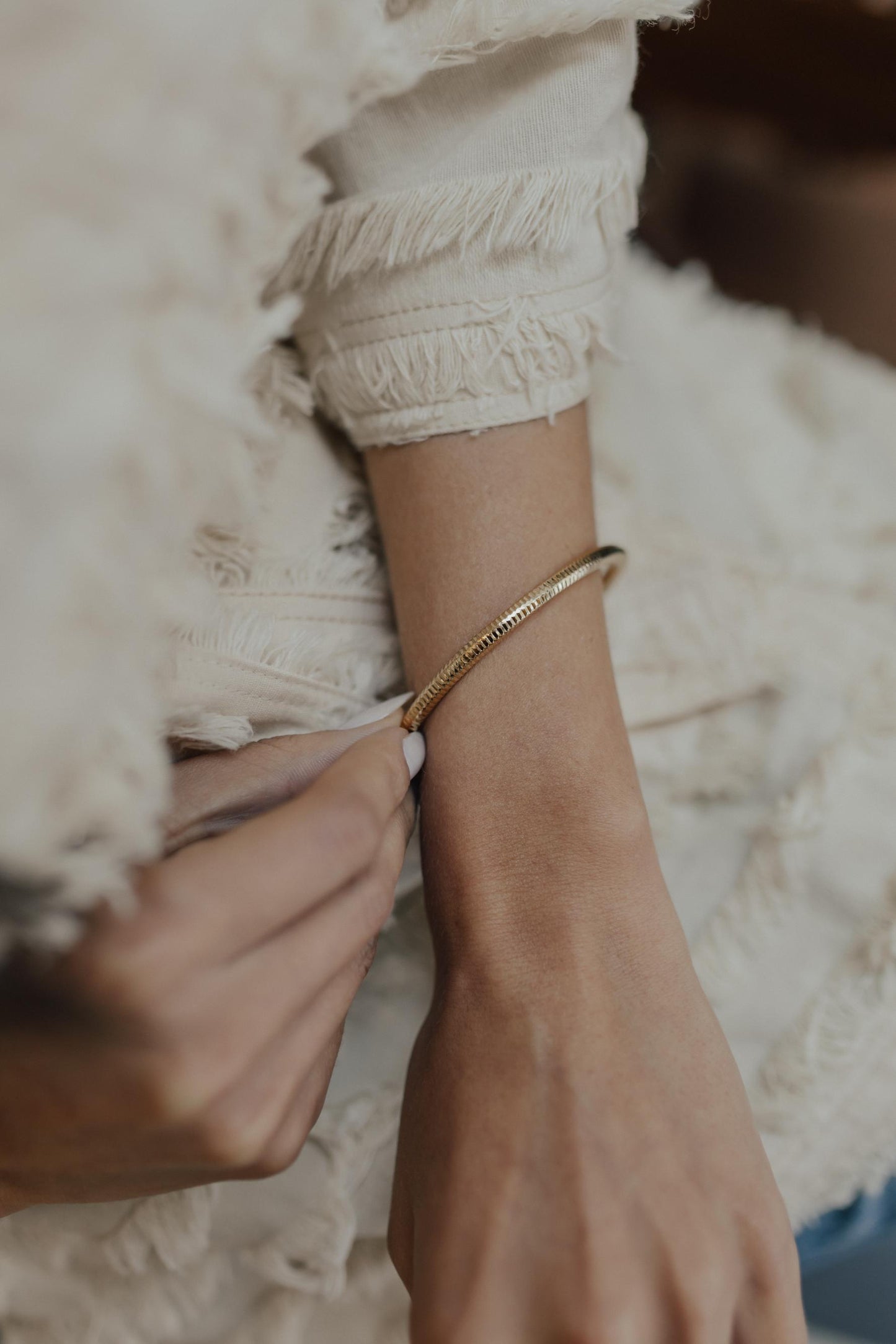 Bracelete Aro Frisos Dourado