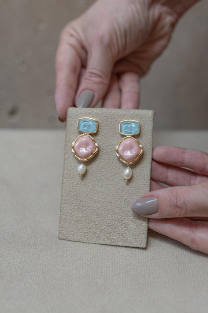 Brinco Resina Quadrado Colorido Pérola Dourado