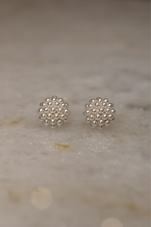 Brinco Meia Esfera de Micropérolas Dourado