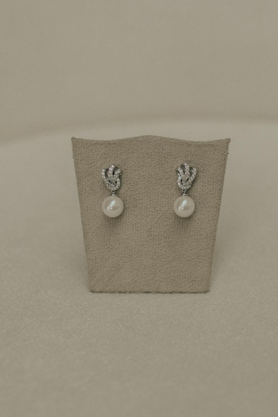 Brinco Nó Cravejado Ródio Branco