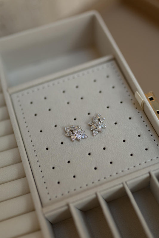 Brinco Ear Cuff Folhas Baguete Ródio Branco