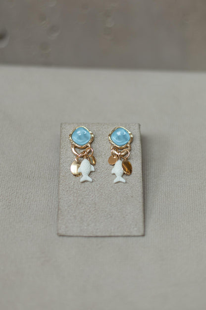 Brinco Resina Ovalada Azul Peixe Dourado