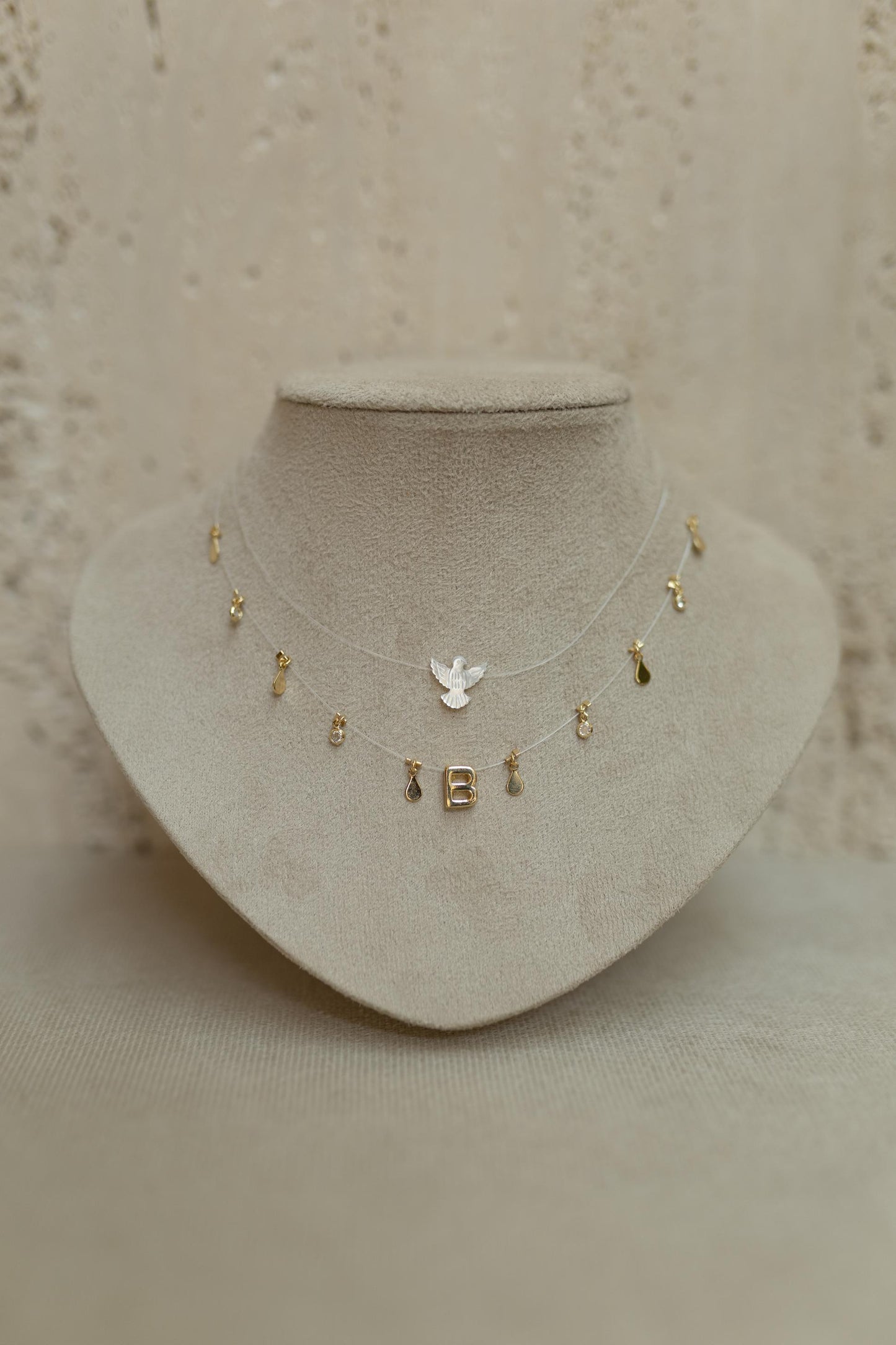 Colar de Nylon com Divino Espírito Santo Madrepérola Dourado