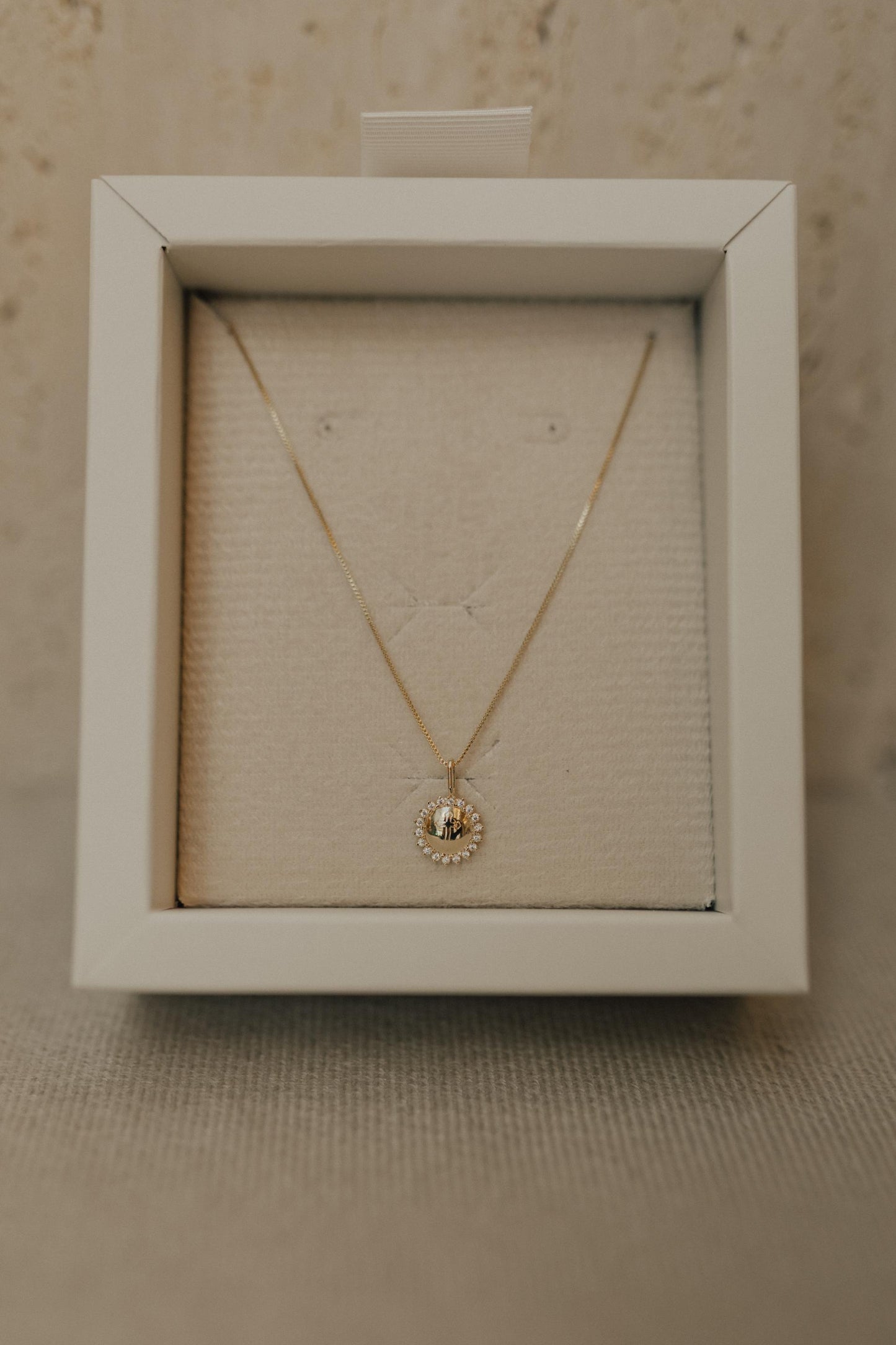 Colar Espírito Santo Zircônias Dourado