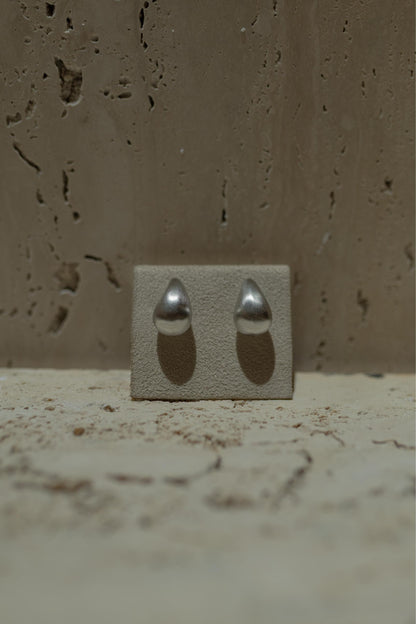 Brinco Gota Oca Menor Fosco Ródio Branco