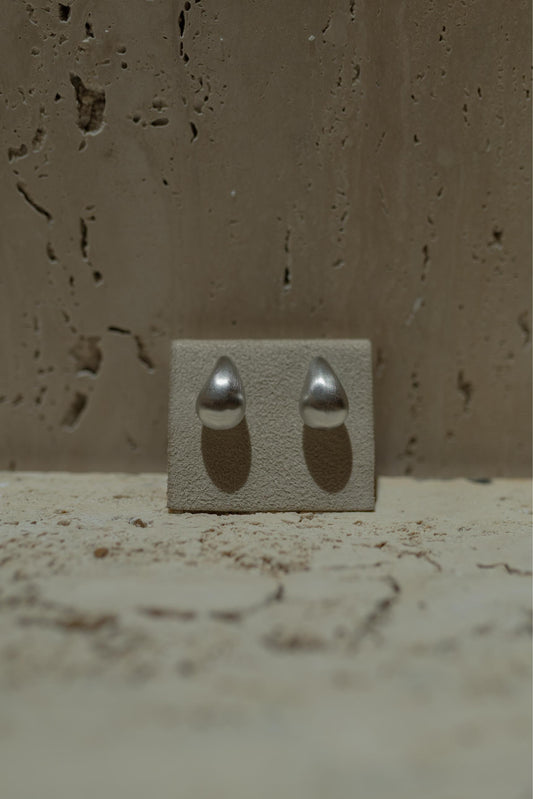 Brinco Gota Oca Menor Fosco Ródio Branco