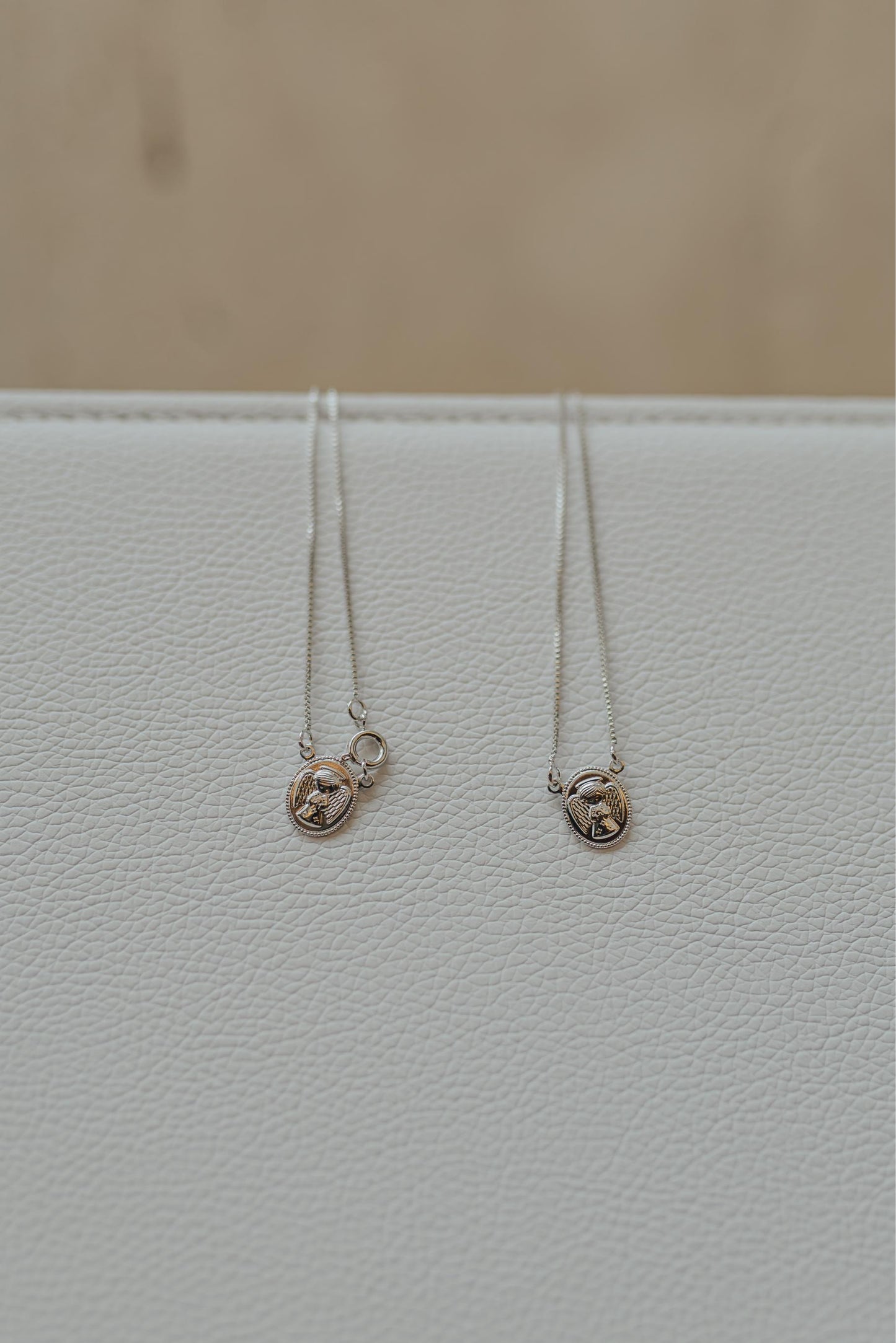 Colar Escapulário Infantil Anjo da Guarda Ródio Branco