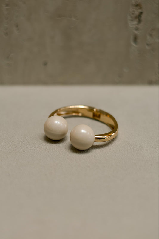 Bracelete Dourado com Bolas Peroladas de Resina