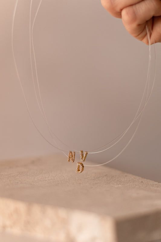 Colar Nylon com Letra Cravejada Dourado