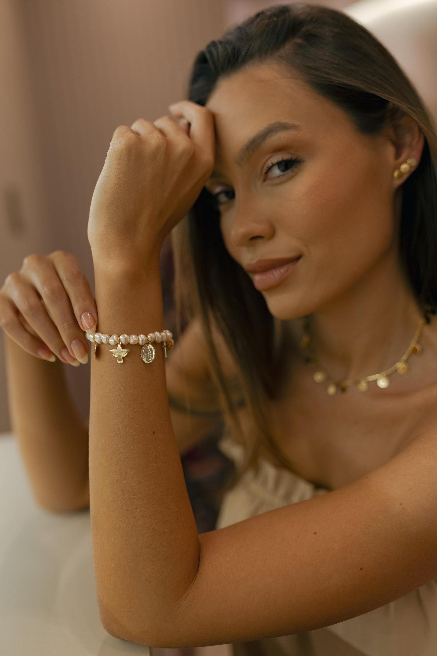 Colar Choker de Canutilhos com Medalhas Dourado