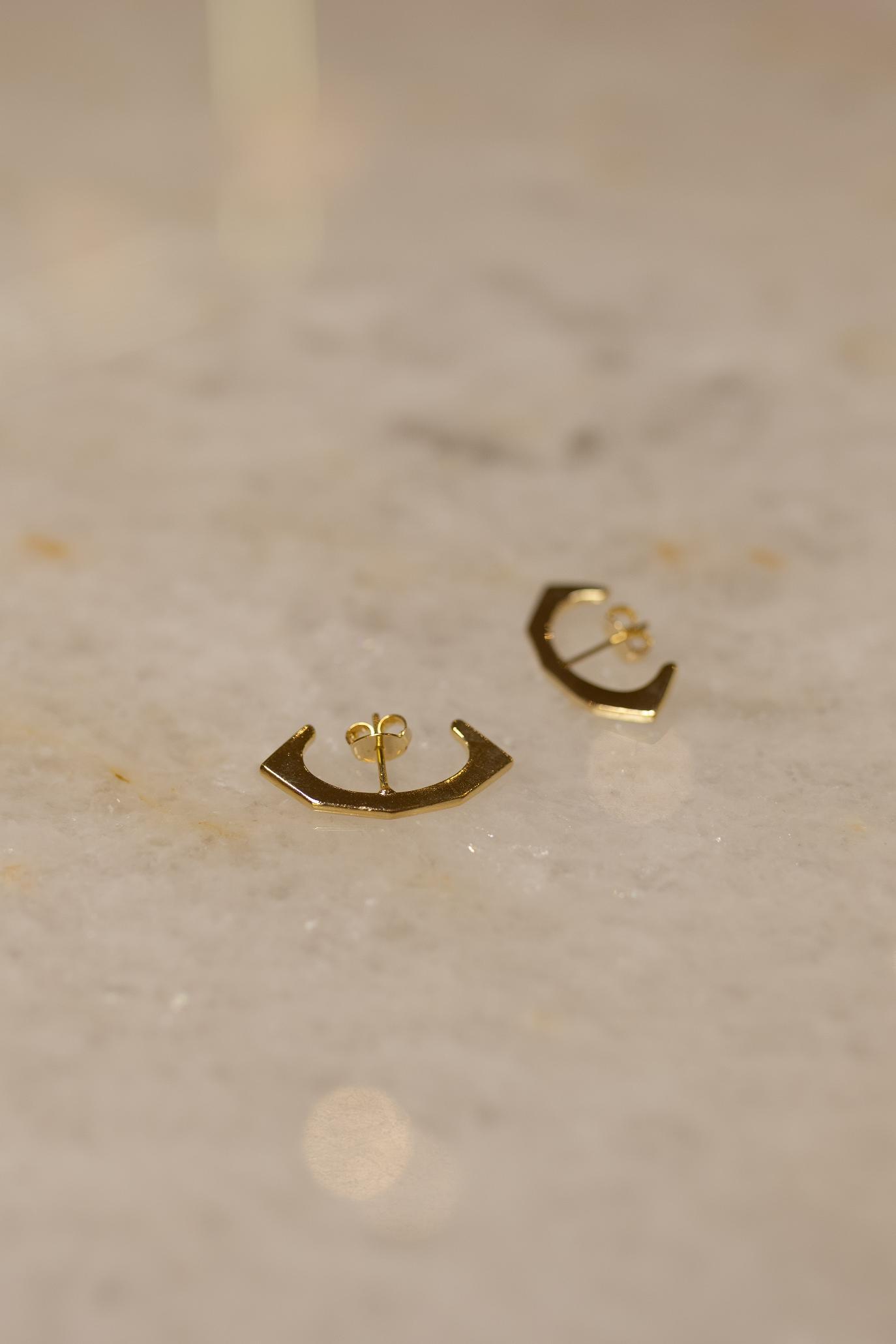 Brinco Ear Hook Geometric Liso Dourado