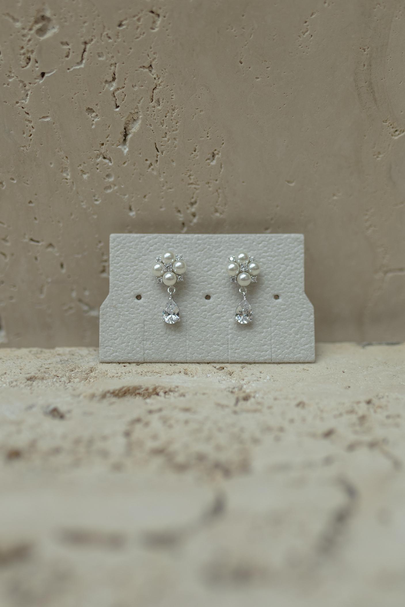 Brinco Flor 4 Pérolas Gota Prata 925 Ródio Branco