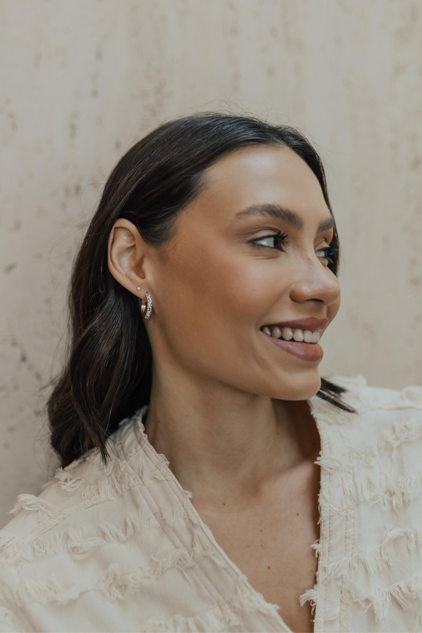 Brinco Argola Esmaltada Animal Print Lilás