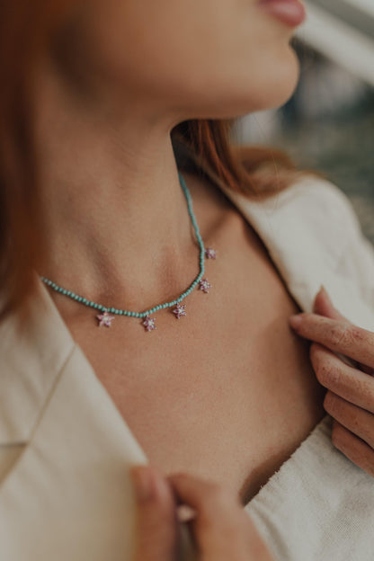 Colar Turquesa com 5 Pingentes de Flor Prata 925 Ródio Branco