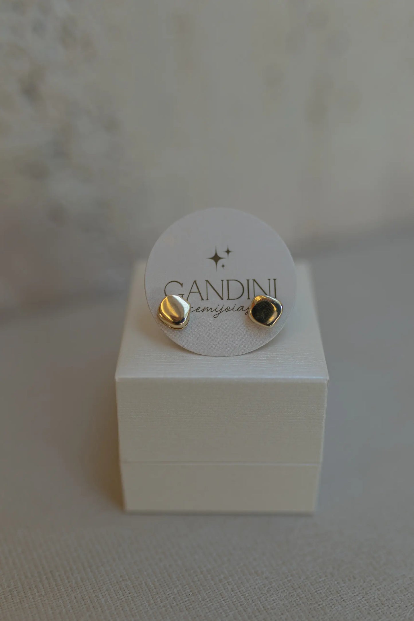 Brinco Orgânico Liso Dourado M