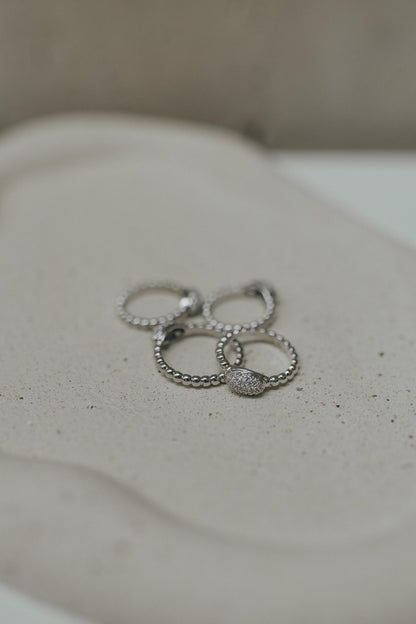 Anel Bolinhas Oval Cravejado Ródio Branco