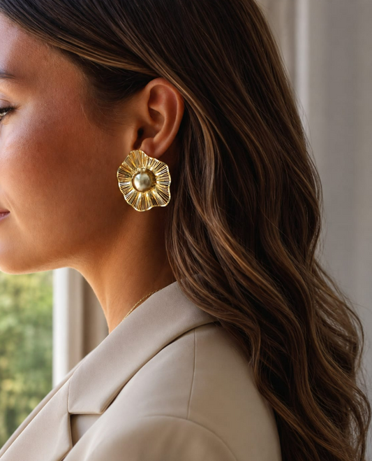 Brinco Flor Plissado Dourado