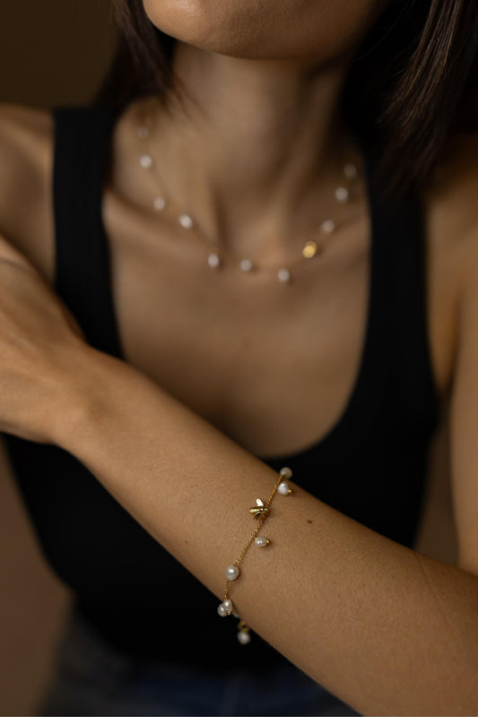 Pulseira Bee Pérolas Dourado