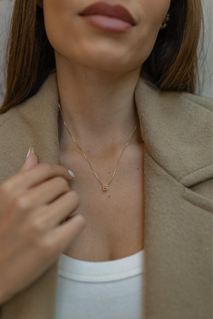 Colar Letra Dourado