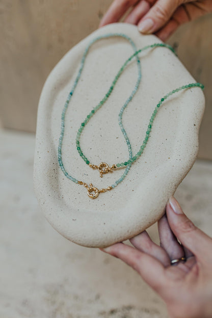 Colar Choker Pedras Naturais Fecho Bóia Dourado