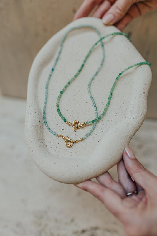 Colar Choker Pedras Naturais Fecho Bóia Dourado