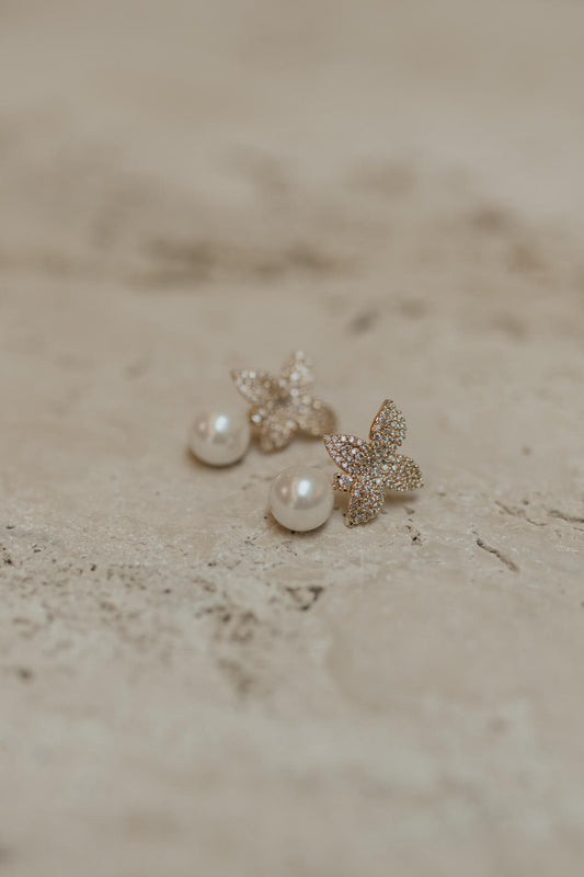 Brinco Camélia Com Pérola Dourado