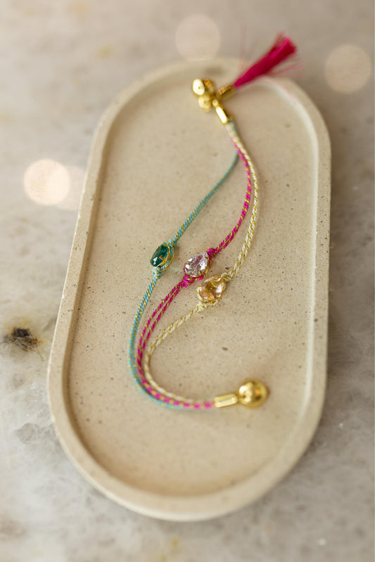 Pulseira 3 Fios de Seda e Tassel Dourado