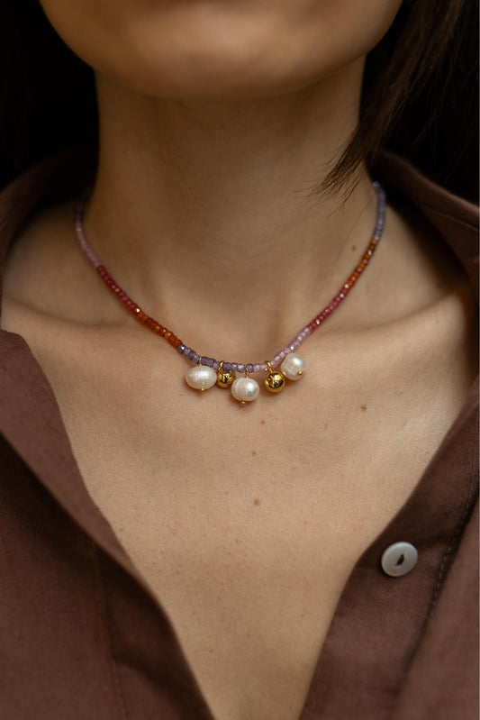 Colar Choker Zircônias com Pérolas Barroca e Esferas Dourado
