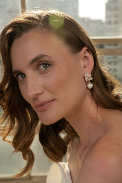 Brinco Geométrico Invisible Pérola Dourado