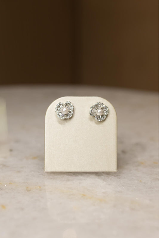 Brinco Flor Baguetes Cristal Pérola Ródio Branco