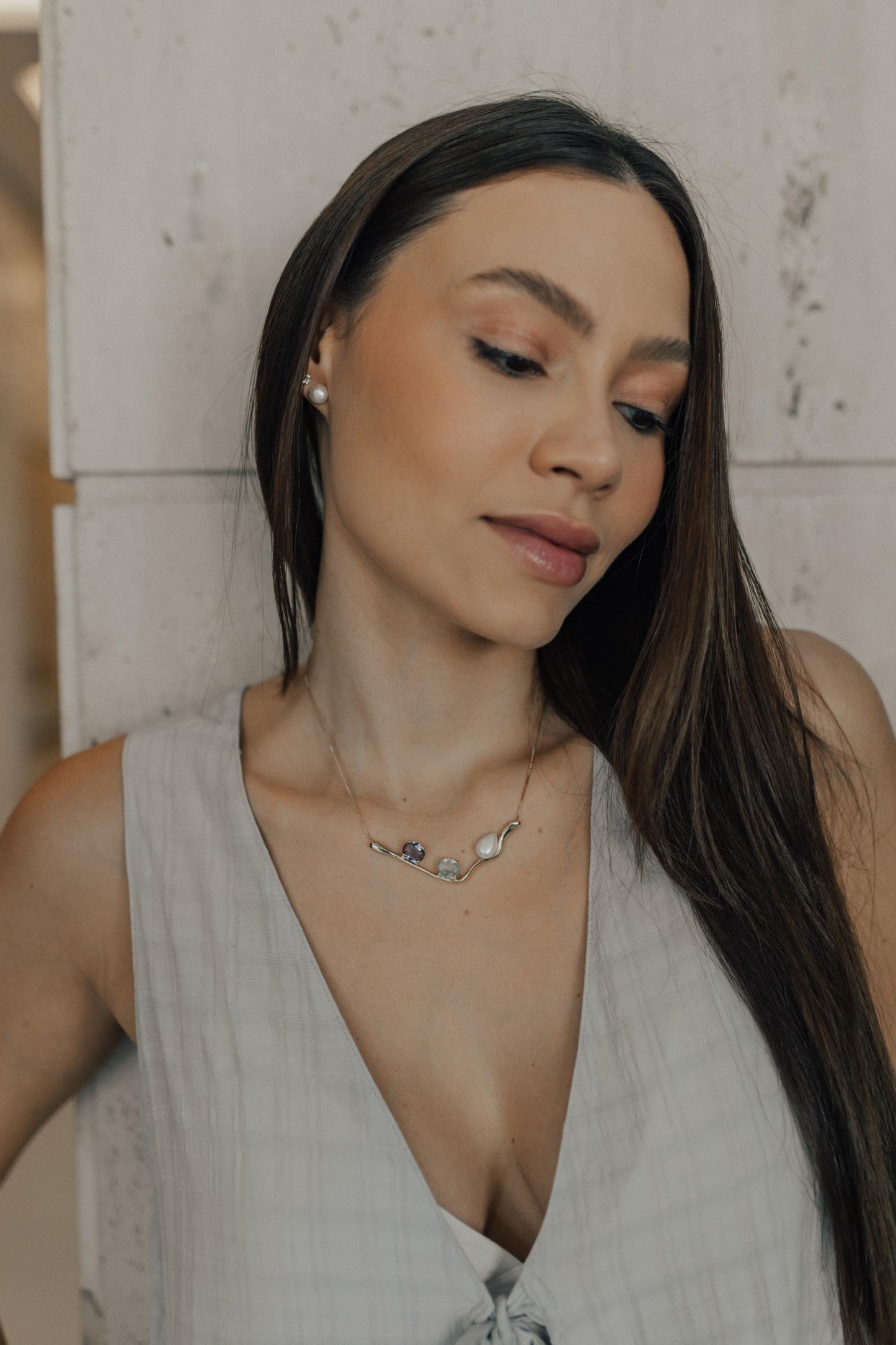 Colar Pingente Orgânico Zircônias e Pérola Dourado