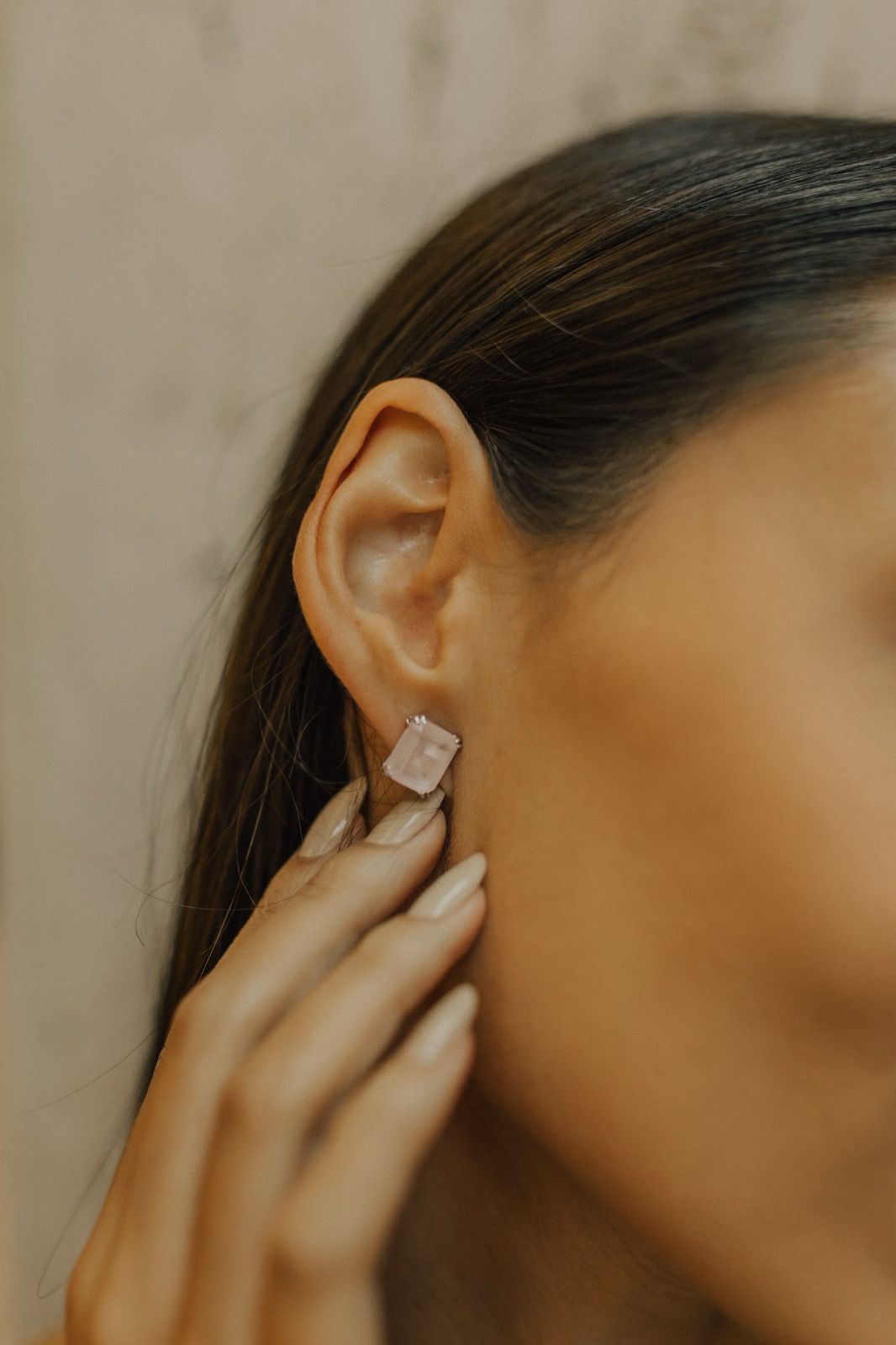 Brinco Solitário Retangular Quartzo Rosa Ródio Branco