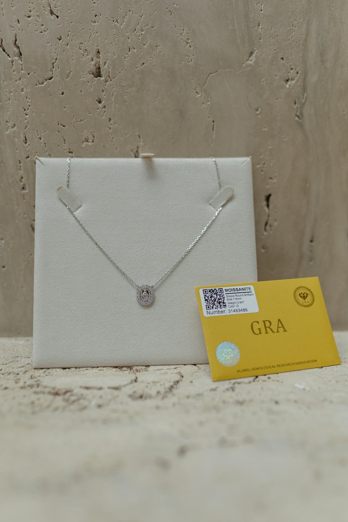 Colar Mini Nossa Senhora das Graças Moissanite Prata 925 Ródio Branco